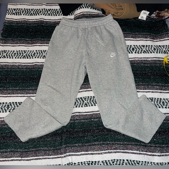 Nike Sweatpants Mens S Gray Club Fleece Straight Leg Sportswear Activewear - Picture 1 of 9